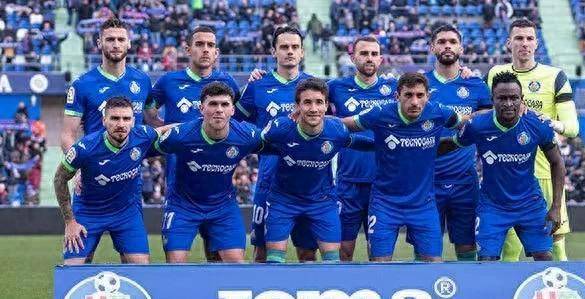 里程碑夜！门兴格拉德巴赫遗憾出局，国王杯国际比赛日刷纪录，质疑声仍在，数据趋势出现新变化(门兴格拉德巴赫对奥格斯堡)-Crown Sports